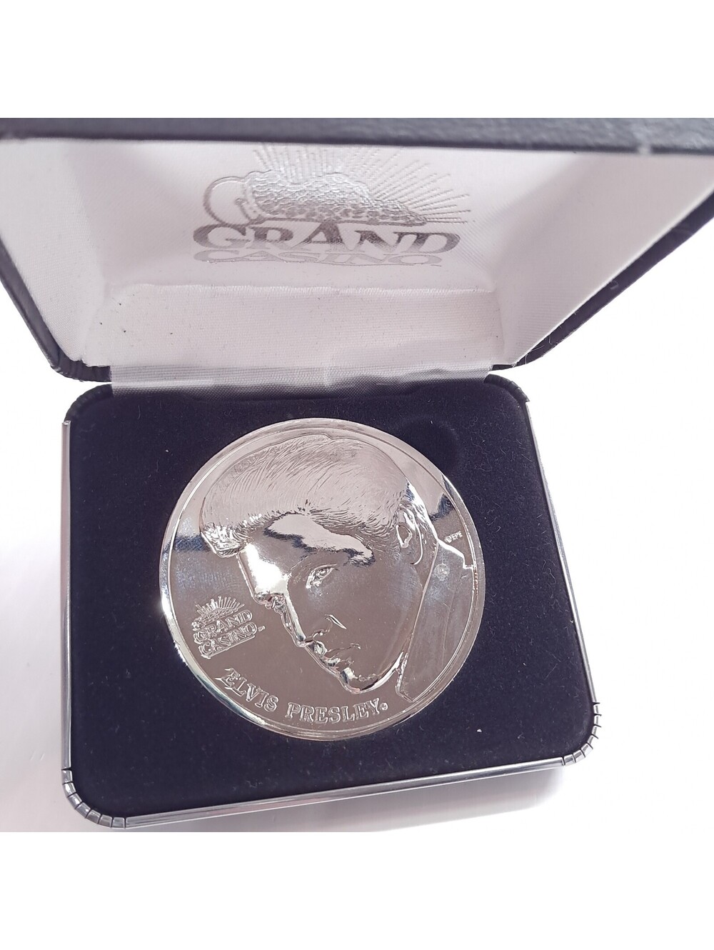 Grand Casino Remembers Elvis Presley Silver tone 2002 Memorabilia Coin in box